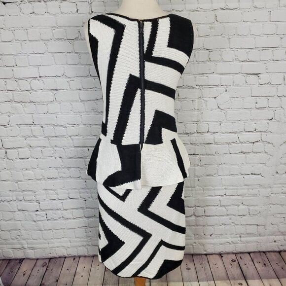 ALICE + OLIVIA Monaco Zigzag Crochet Dress S - Picture 5 of 9